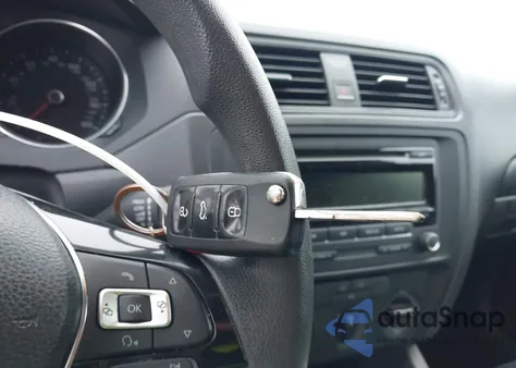 2015 Volkswagen Jetta 2.0L S z USA, uszkodzony, nr VIN 3VW2K7AJ2FM298458